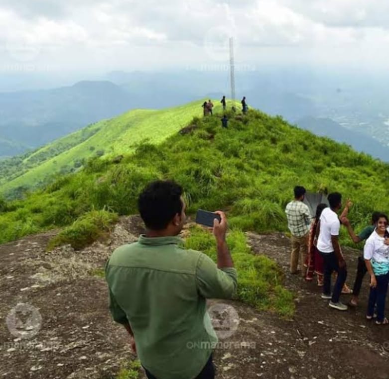 ilavezhapoonchira